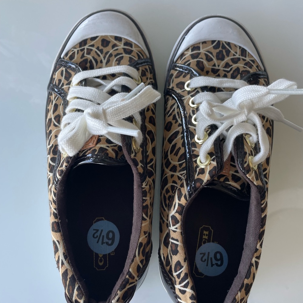 🍂lightly worn coach designer shoes!! Worn once.